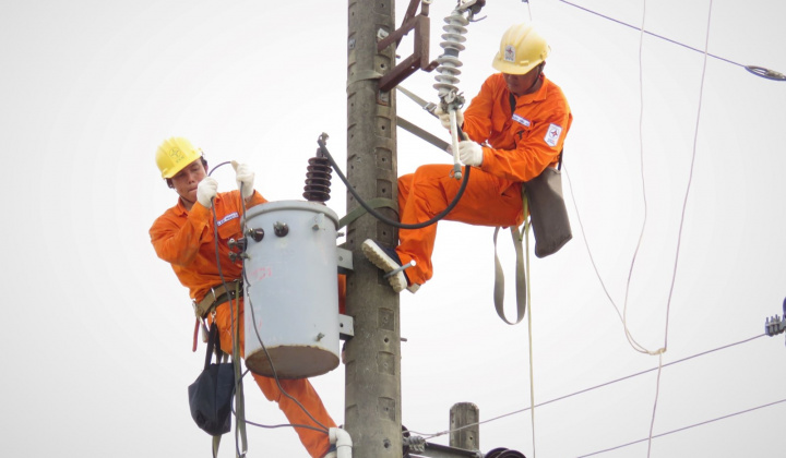 EVNSPC chủ động cung cấp điện an toàn mùa mưa bão