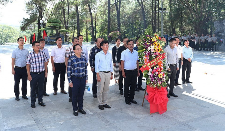 EVN dâng hương tại Nghĩa trang Liệt sỹ Quốc gia Trường Sơn