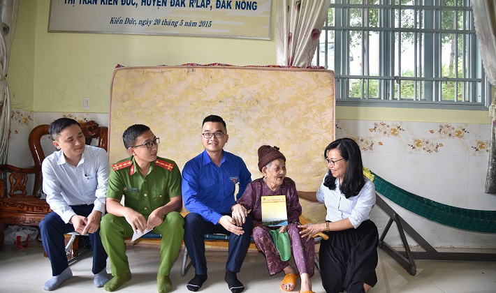 Nhôm Đắk Nông: Thăm hỏi, tăng quà Mẹ Việt Nam Anh hùng