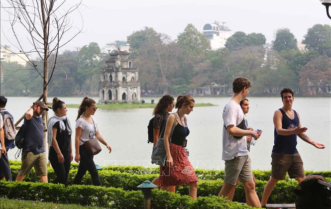 Mối quan hệ giữa chất lượng dịch vụ, sự hài lòng, và ý định hành vi của khách du lịch - nghiên cứu điển hình trường hợp khách quốc tế tại các điểm du lịch di sản văn hóa tại Hà Nội