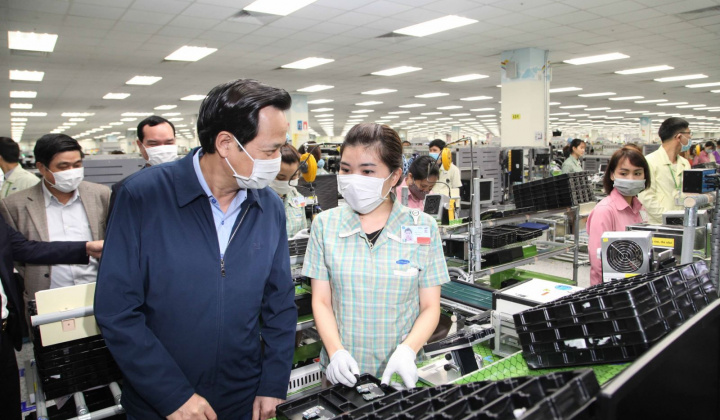 Ảnh hưởng của hỗ trợ xã hội được nhận thức và nỗi lo sợ Covid-19 đến sự hài lòng trong cuộc sống: Vai trò nỗi đau tinh thần của người lao động trong các khu công nghiệp Thành phố Hồ Chí Minh