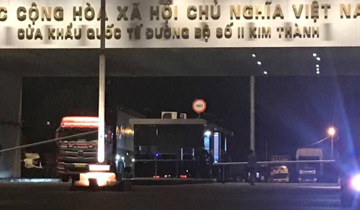 Cửa khẩu Kim Thành (Lào Cai) thông quan trở lại, nỗ lực "giải phóng" hàng chục xe hàng trong đêm