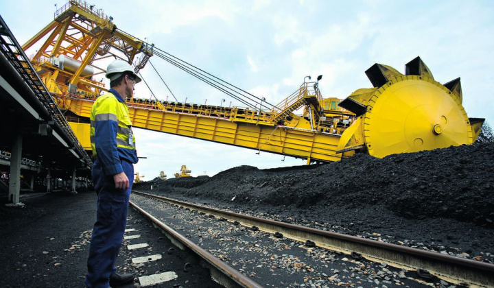 Nhu cầu sử dụng than tăng mạnh trên toàn cầu, giá than vượt 400 USD/tấn