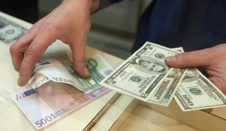 Đồng Euro rơi xuống mức thấp nhất 20 năm so với đồng USD