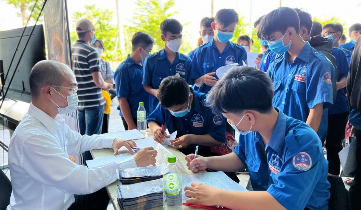 Hơn 1.000 vị trí tuyển dụng trong phiên giao dịch việc làm lưu động tại khu công nghiệp Long Hậu