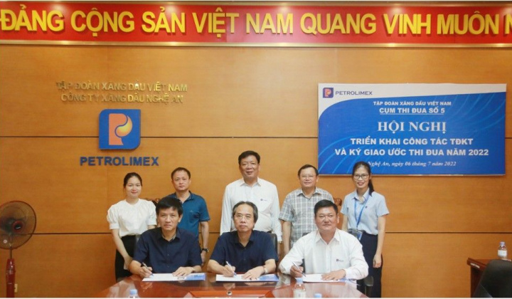 Cụm thi đua số 5 Petrolimex ký giao ước thi đua năm 2022