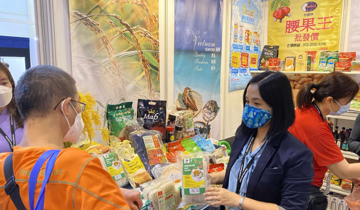 Đặc sản Việt "hút" khách tại Hội chợ Thực phẩm Hong Kong