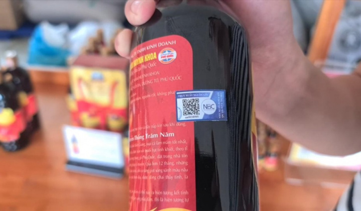 Thí điểm thành công dán tem truy xuất nguồn gốc nước mắm Phú Quốc