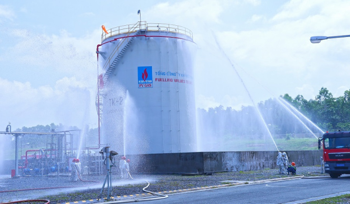 Thực tập chữa cháy, cứu nạn cứu hộ và ứng phó sự cố tràn dầu tại Nhà máy xử lý khí Dinh Cố (GPP)