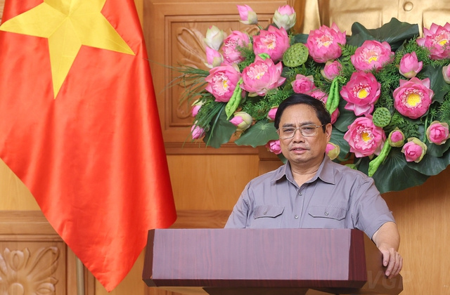 Thực hiện công nghiệp hóa, hiện đại hóa đất nước là nhiệm vụ trọng tâm, xuyên suốt