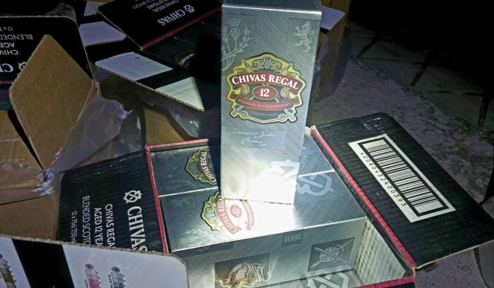 Bình Thuận tạm giữ lô hàng 120 chai rượu nhãn hiệu Chivas Regal không rõ nguồn gốc