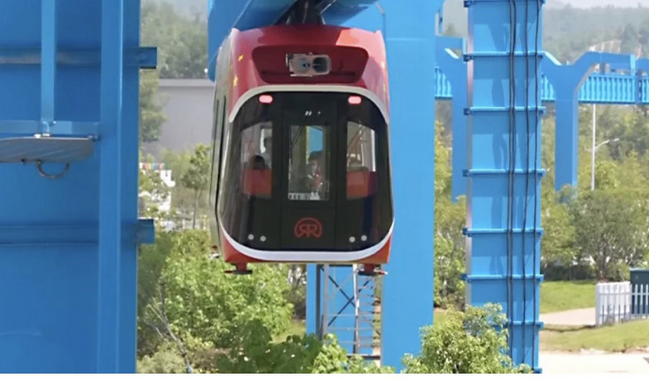 Trung Quốc ra mắt "Tàu điện trên cao" không dùng điện