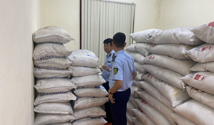 Ninh Bình phát hiện 20 tấn đường kính có dấu hiệu nhập lậu