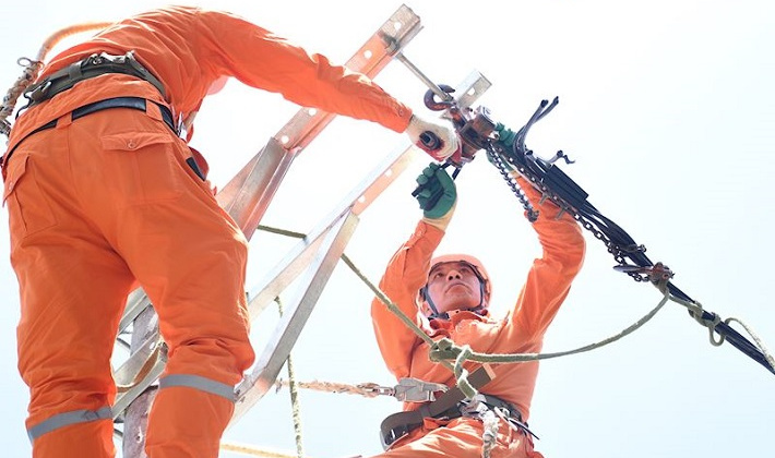 EVNHANOI đảm bảo vận hành cung ứng điện an toàn trong nắng nóng