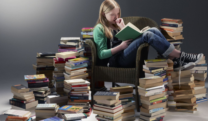 Using English collocations to improve writing skills of first-year English majored students