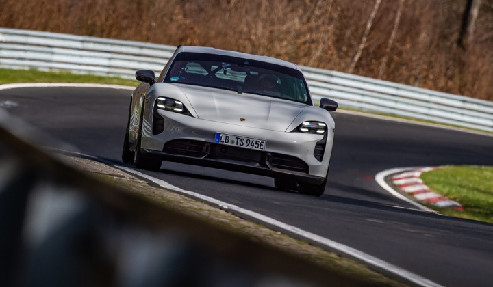 Porsche Taycan lập kỉ lục mới trên đường đua Nürburgring với phiên bản Turbo S