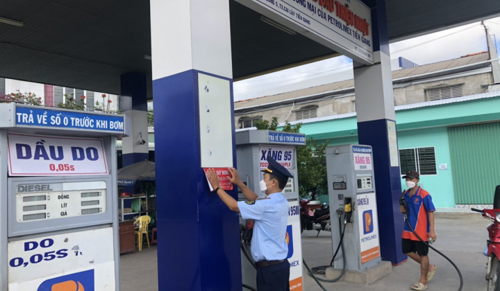 Tiền Giang tiếp tục dán số điện thoại đường dây nóng tại 280 cửa hàng xăng dầu
