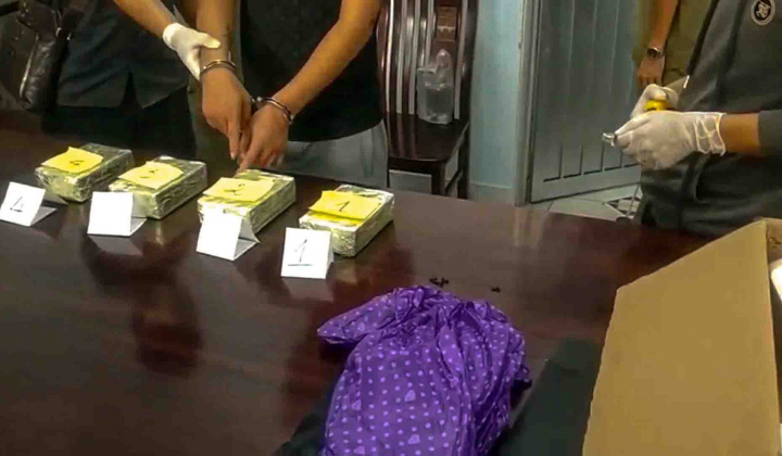 Hải quan Quảng Trị: Phát hiện 8 bánh heroin ngụy trang trong thùng hàng quạt gió