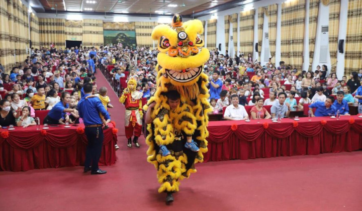 Vui Tết trung thu cùng con em CBCNV Công ty Supe Lâm Thao