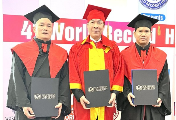 Anh hùng lao động Nguyễn Quang Mâu vinh dự đón nhận danh hiệu "Giáo sư danh dự" của Viện Đại học Kỷ lục Thế giới