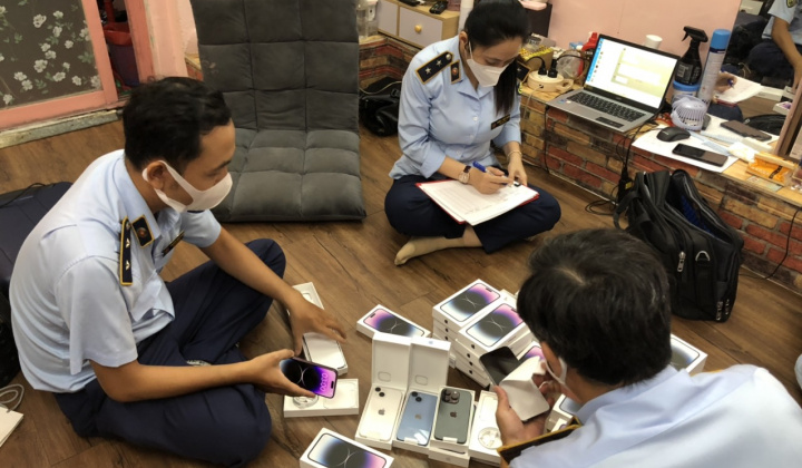 QLTT Thành phố Hồ Chí Minh phát hiện 42 điện thoại iPhone 14 nhập lậu