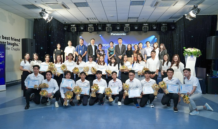 Panasonic tiếp tục trao tặng 20 suất học bổng cho các sinh viên tài năng