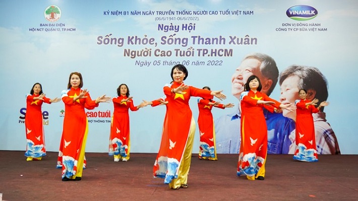 Vinamilk đồng hành cùng hơn 2.000 người cao tuổi Thủ đô