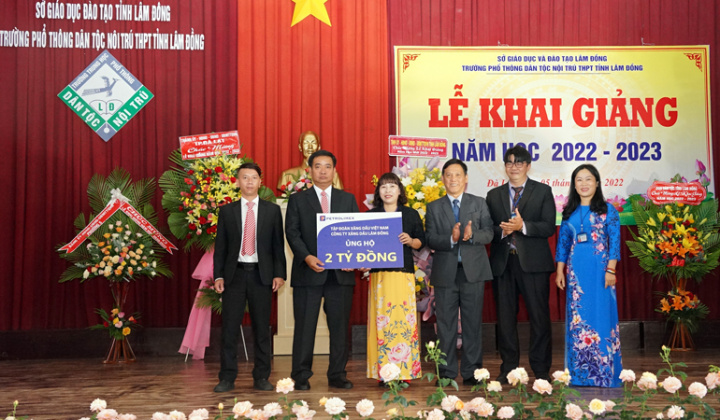 Petrolimex Lâm Đồng ủng hộ Trường phổ thông dân tộc nội trú 2 tỷ đồng