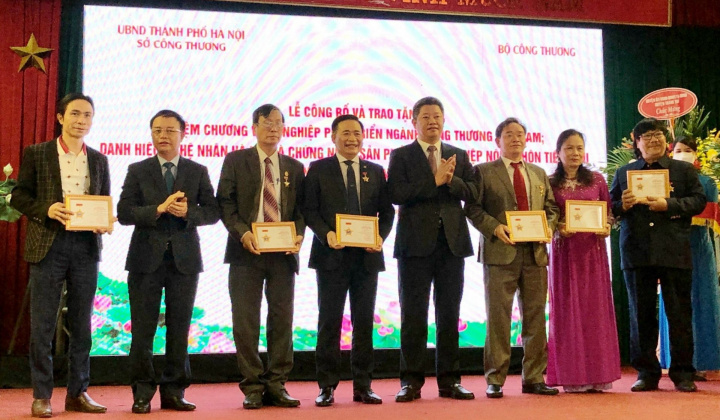 Hà Nội: Trao danh hiệu nghệ nhân và sản phẩm công nghiệp nông thôn tiêu biểu năm 2021