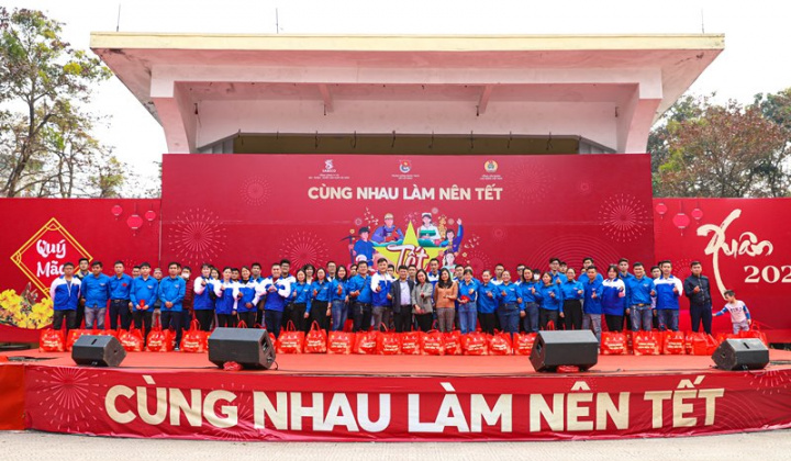 Gần 600 người lao động nhận phần quà đầu tiên từ Chương trình  “Cùng nhau làm nên Tết”