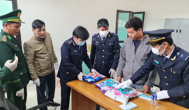 Hải quan Quảng Trị bắt 8 đối tượng nhập cảnh mang theo gần 6 kg ma túy