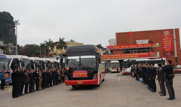 Những chuyến xe ấm tình thợ mỏ