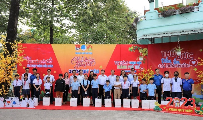 EVNGENCO3: Trao quà tết Quý Mão 2023