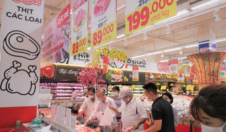 Siêu thị "khóa" giá thịt lợn đến hết 24 Tết