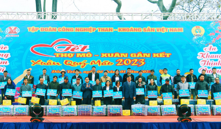 Tết sớm đến với thợ mỏ