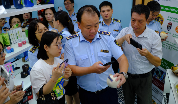 Trưng bày hàng thật - hàng giả với chủ đề "Nhận diện nhãn hiệu được bảo hộ”