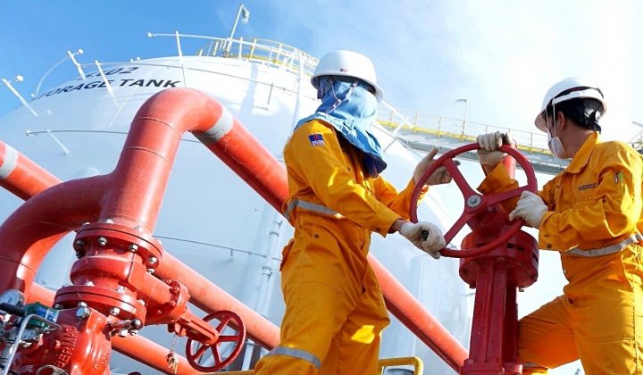 Giá dầu thô lại vượt 90 USD/thùng, loạt cổ phiếu dầu khí hưởng lợi lớn