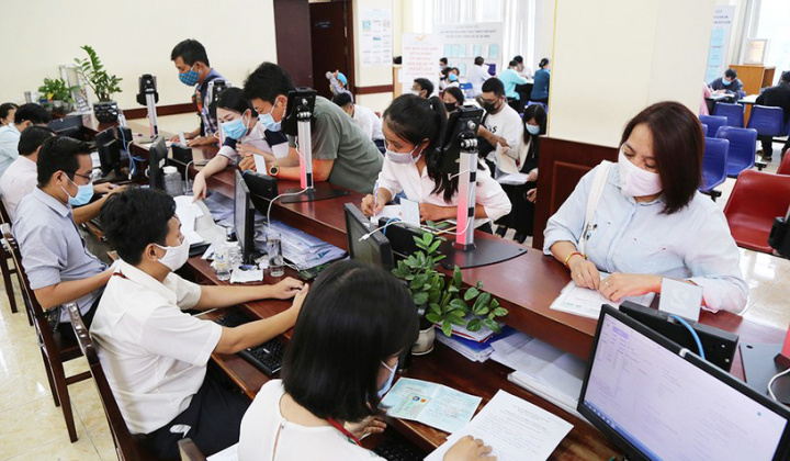 Giám sát việc tuyển dụng, bổ nhiệm, xử lý kỷ luật cán bộ