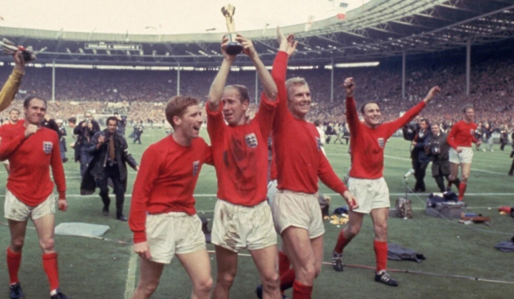 Huyền thoại bóng đá Anh Bobby Charlton qua đời