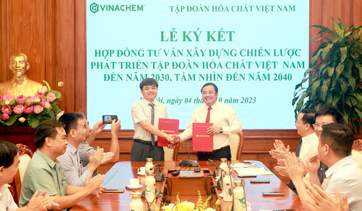 VINACHEM: Ký Hợp đồng Tư vấn xây dựng chiến lược phát triển Tập đoàn