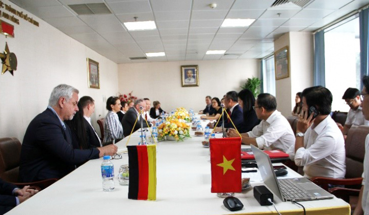 EVNHCMC trao đổi cơ hội hợp tác về chuyển đổi năng lượng với đối tác Đức