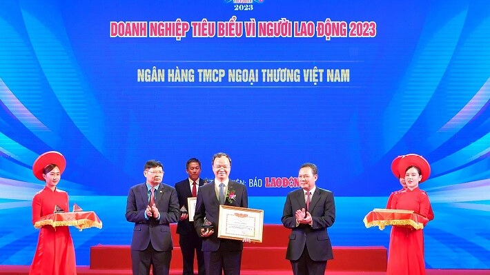 Vietcombank: Nhận Bằng khen “Doanh nghiệp tiêu biểu vì người lao động” lần thứ 4 liên tiếp
