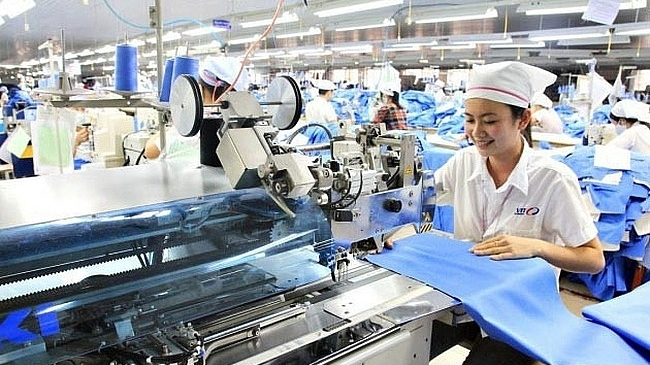 Vượt qua bão giông nhờ ba giá trị cốt lõi Kết nối - Tiên phong - Tin cậy