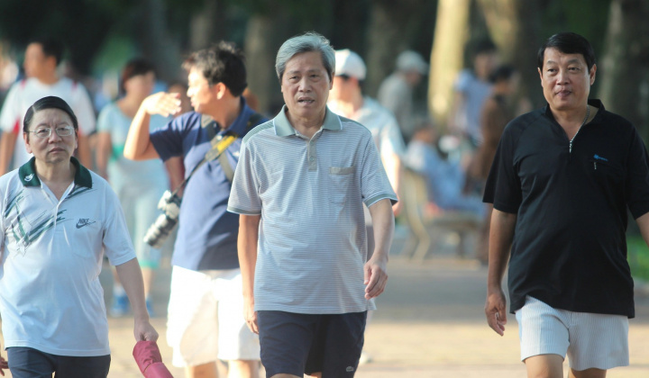 Cơ hội, thách thức của già hóa dân số và giải pháp chính sách nhằm thích ứng với già hóa dân số ở Việt Nam