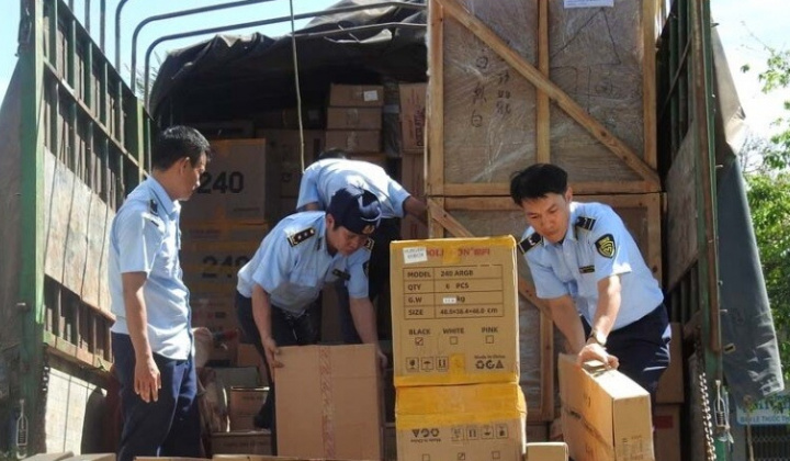 Ngăn chặn hàng trăm kiện hàng nghi nhập lậu vận chuyển qua địa bàn Kon Tum