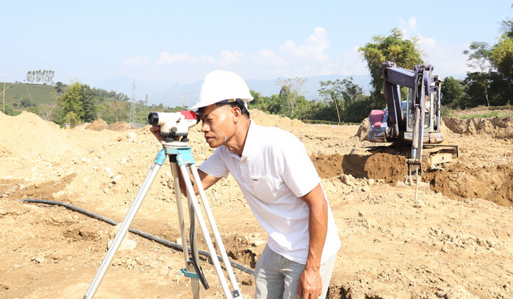 Đốc thúc tiến độ thi công cụm công trình giải tỏa nguồn thủy điện khu vực Tây Bắc