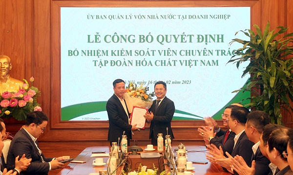 Trao Quyết định bổ nhiệm Kiểm soát viên Tập đoàn Hóa chất Việt Nam