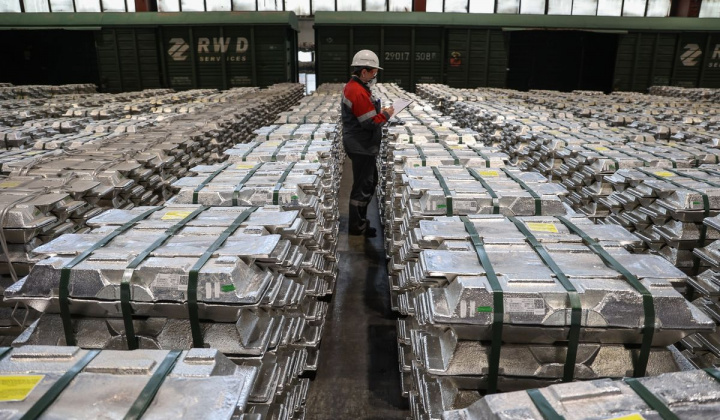 Hoa Kỳ cân nhắc đánh thuế 200% đối với nhôm từ Nga