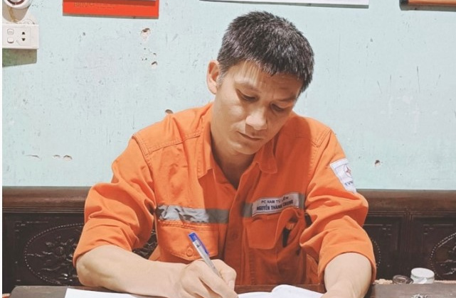 Nét đẹp người thợ điện Thủ đô