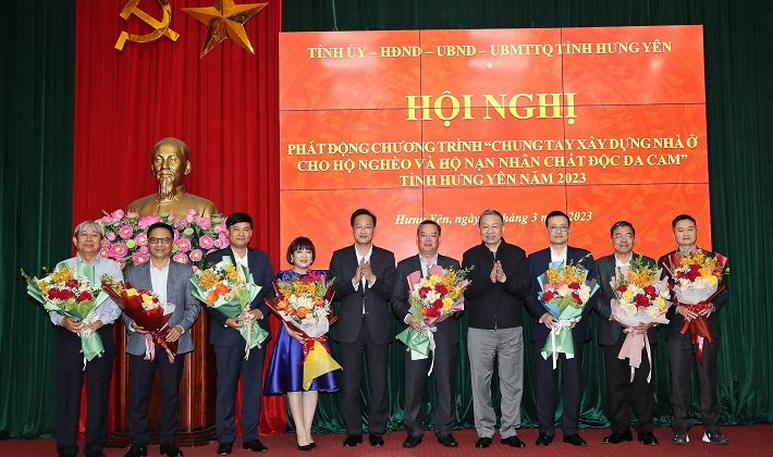 Hòa Phát ủng hộ 8 tỷ đồng xây dựng nhà ở cho hộ nghèo và nạn nhân chất độc da cam tỉnh Hưng Yên
